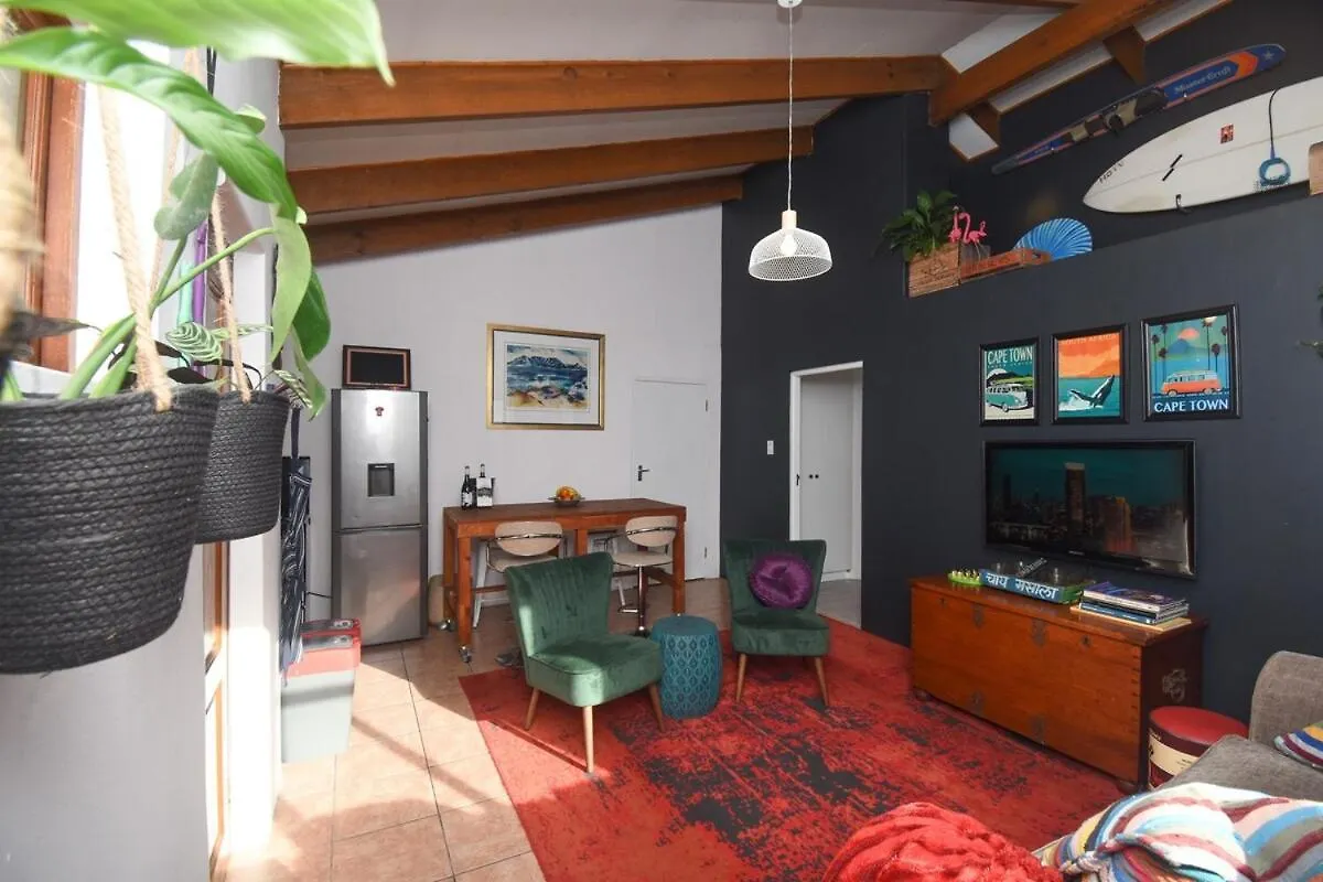 Poseidon'S Pad - Eclectic 2-Bedroom Apartment In Trendy Muizenberg 0*,