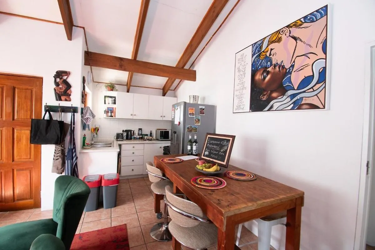 Poseidon'S Pad - Eclectic 2-Bedroom Apartment In Trendy Muizenberg 0*,